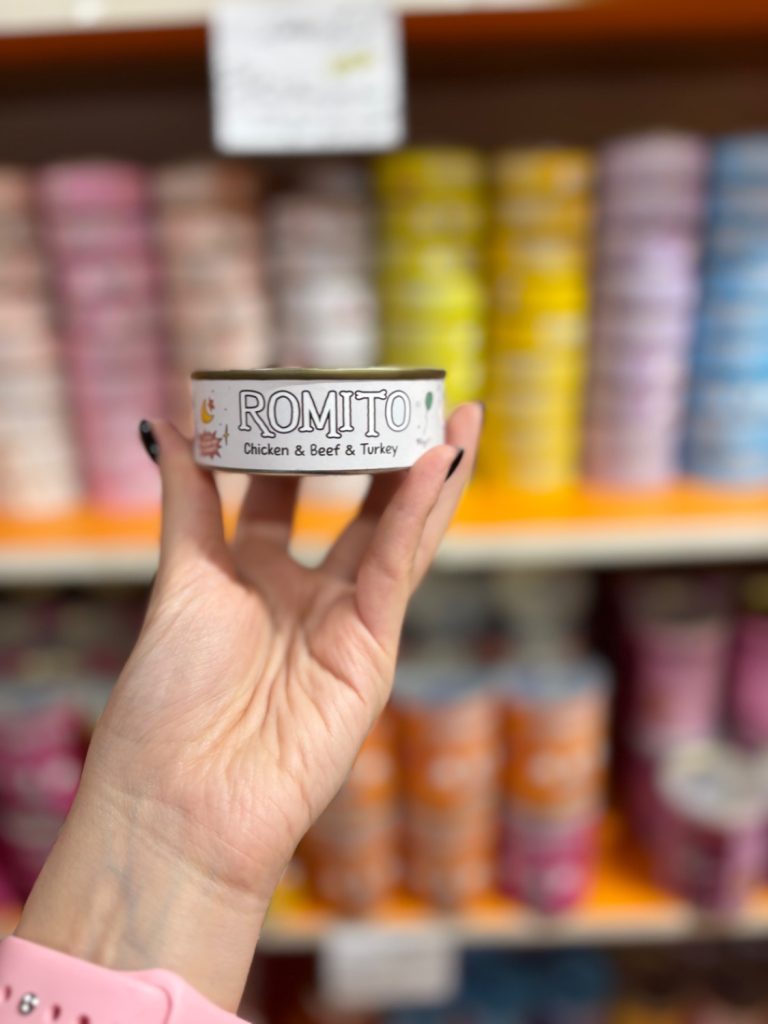 کنسرو گربه رومیتو با طعم مرغ و گوشت و بوقلمون